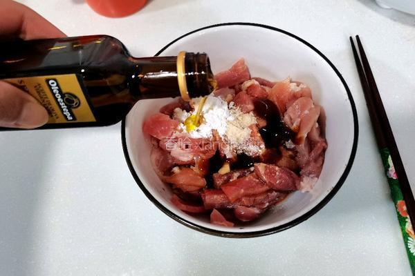 橄榄油香菇炒肉片的做法图解3