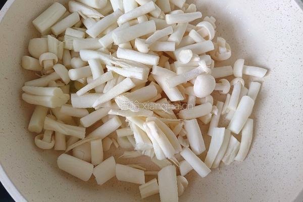 海鲜菇炒火腿肠的做法图解8