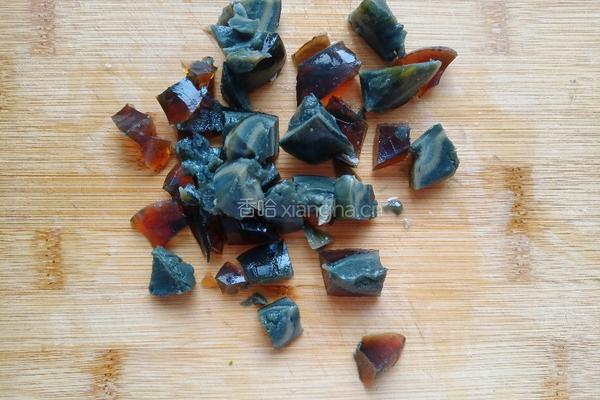 橄榄油皮蛋拌豆腐的做法图解5