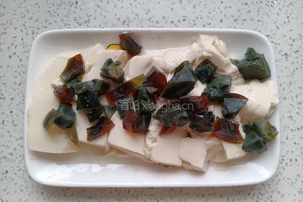 橄榄油皮蛋拌豆腐的做法图解7