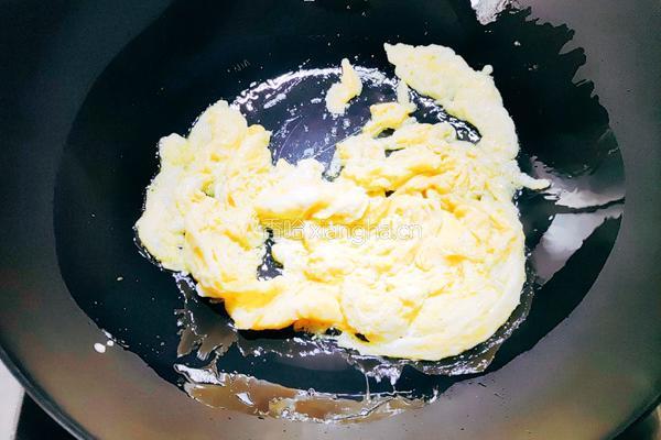 辣椒洋葱炒鸡蛋的做法图解4
