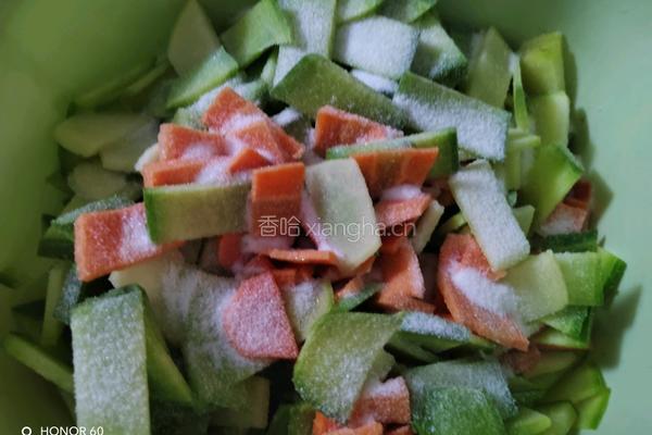 酸辣泡菜的做法图解3