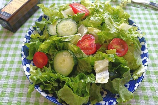 橄榄油拌生菜的做法图解1