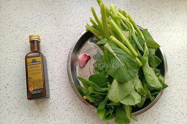 橄榄油炒菜芯的做法图解2
