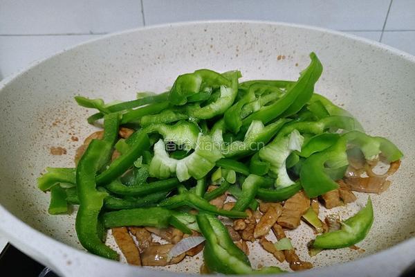 橄榄油青椒炒肉的做法图解10