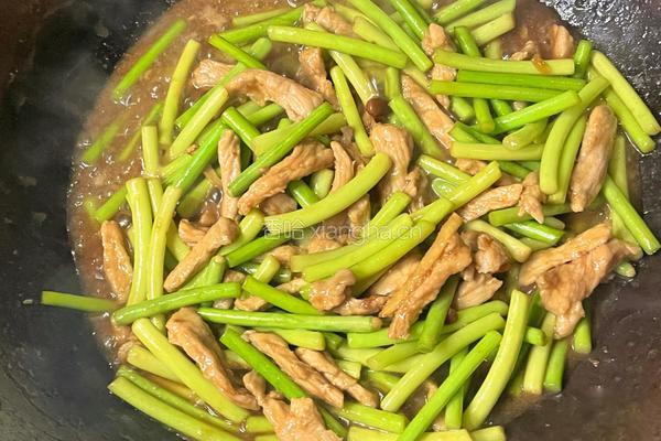 【春季养生菜】蒜苔小炒肉的做法图解7