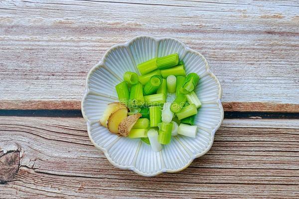 土豆烧牛肉丸的做法图解2