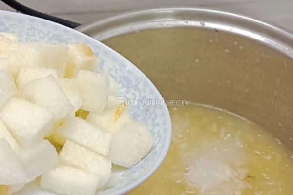 银耳莲子百合麦仁红枣雪梨粥的做法图解4