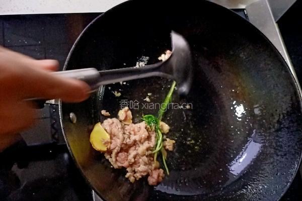 白菜炒肉丝的做法图解3