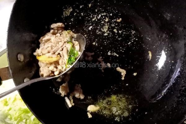 白菜炒肉丝的做法图解4