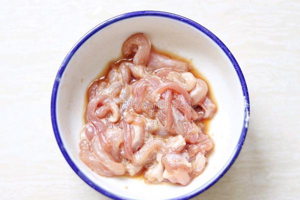 白玉菇炒肉的做法图解2