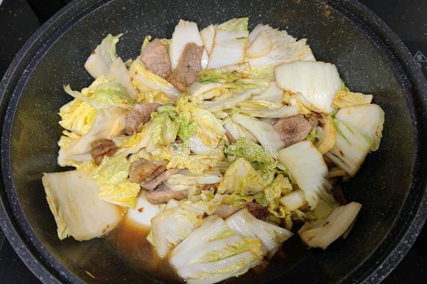 家常版白菜炖五花肉的做法图解7