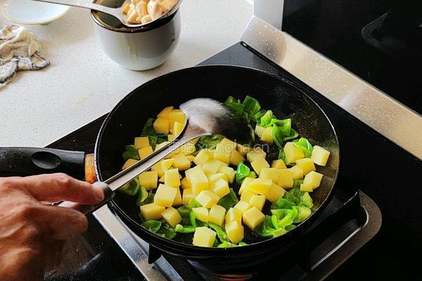 青椒土豆炒鸡丁的做法图解10