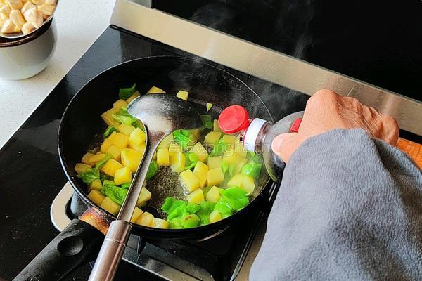青椒土豆炒鸡丁的做法图解12
