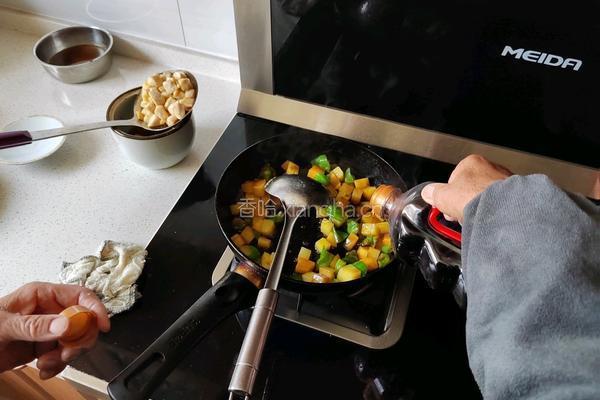 青椒土豆炒鸡丁的做法图解14
