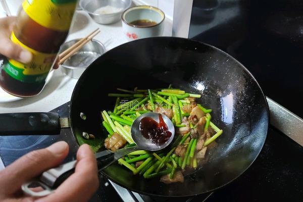 蒜苗回锅肉的做法图解6