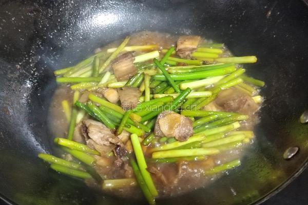 蒜苗回锅肉的做法图解7