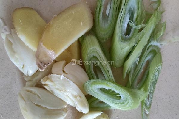 鸡肉炖蘑菇粉条的做法图解3