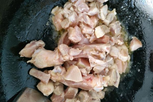 鸡肉炖蘑菇粉条的做法图解6