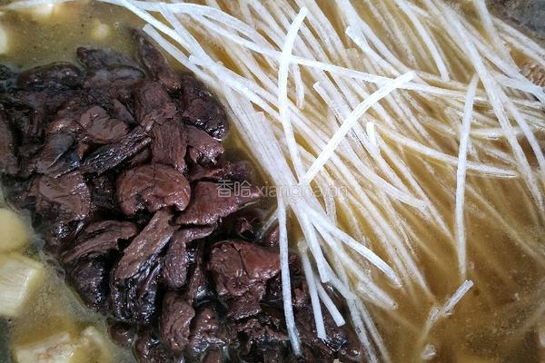 鸡肉炖蘑菇粉条的做法图解8