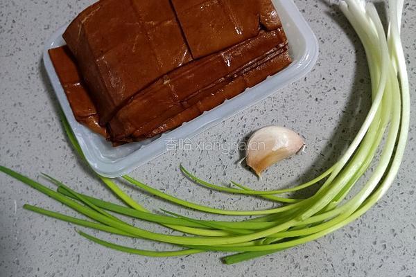 凉拌豆腐干的做法图解1