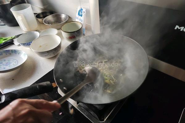 葱爆鱿鱼卷的做法图解4