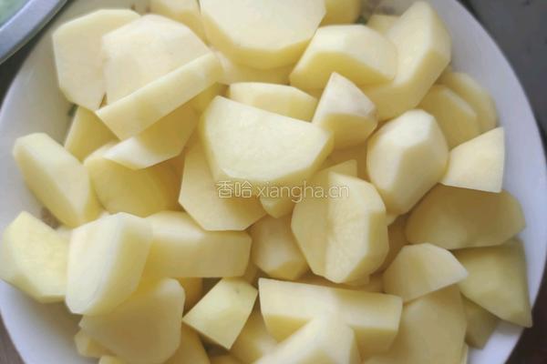 土豆炖豆角的做法图解2