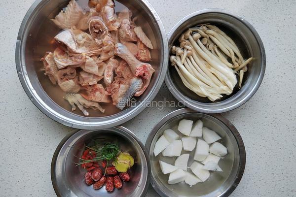 香菇鸡汤的做法图解1