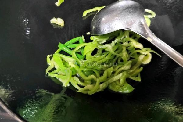 青椒土豆丝的做法图解3