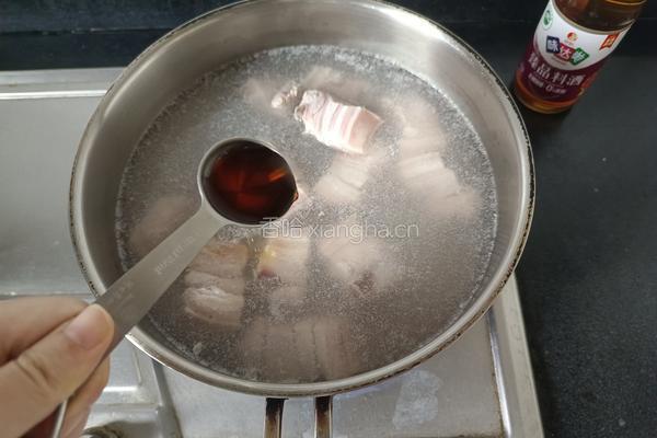 红烧抖臀五花肉的做法图解3