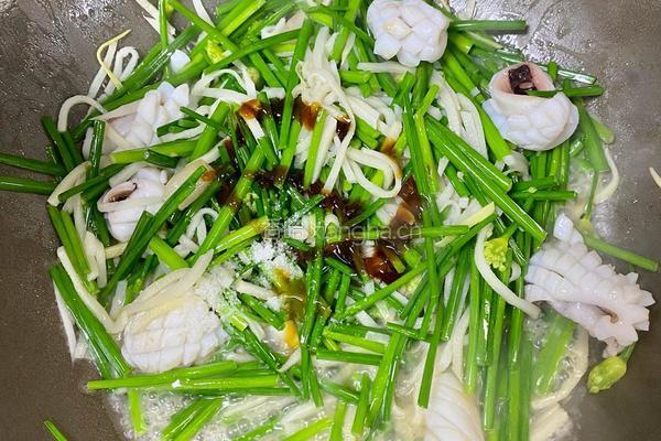 墨鱼笋丝炒韭菜花的做法图解4