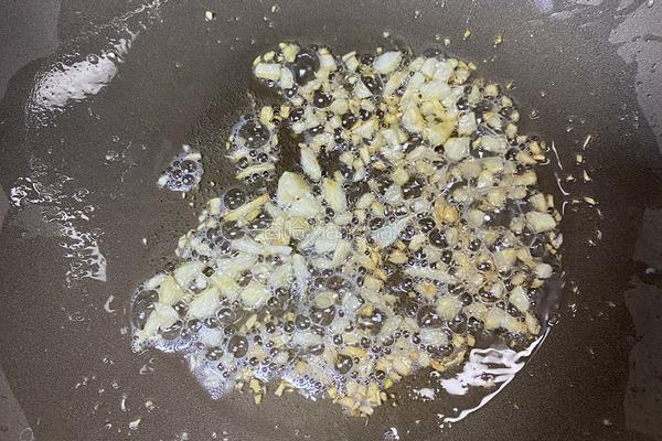 普宁豆酱炒菜心的做法图解2