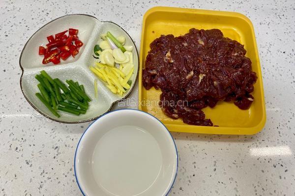 小炒黄牛肉的做法图解1