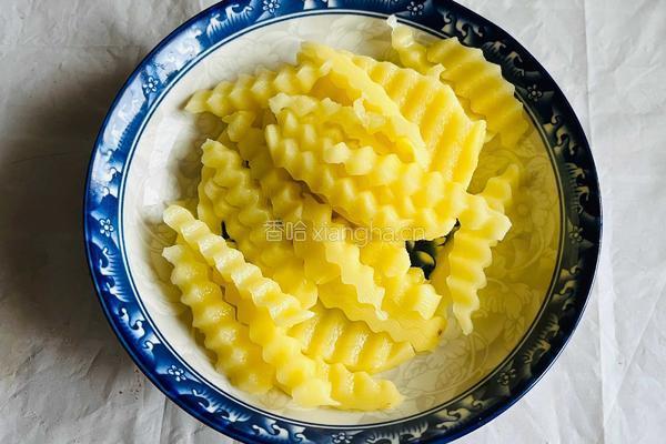 酱香土豆条 的做法图解2