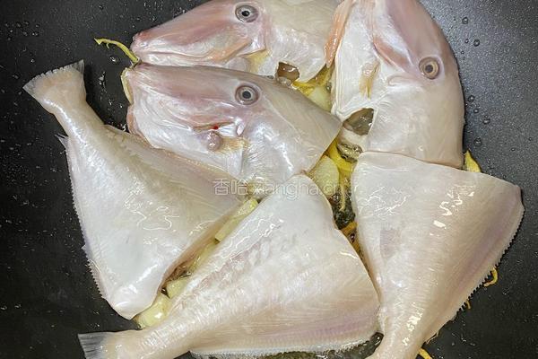 豆酱焖剥皮鱼的做法图解3