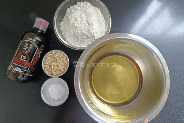 酱油味的花生小饼干的做法图解1
