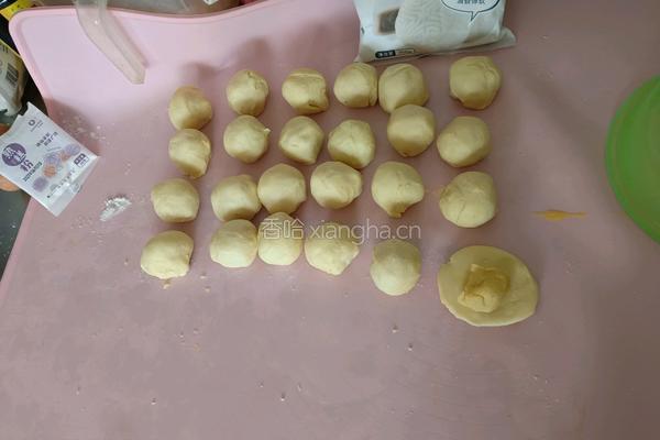 咸蛋黄月饼的做法图解9