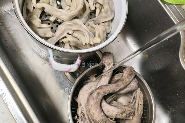 麻辣卤鸭货的做法图解3