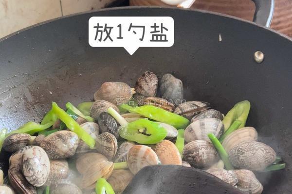 超简单的青椒蒜炒花甲的做法图解6