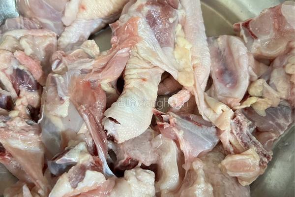 土豆炒鸡肉的做法图解1