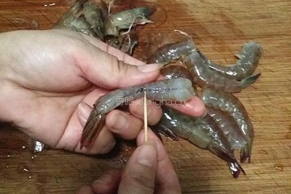 鱼香大虾的做法图解1