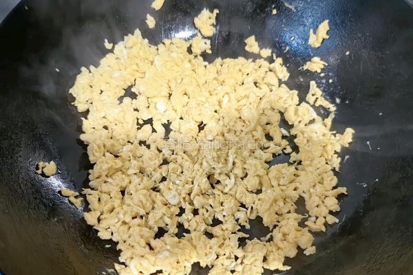韭菜鸡蛋烫面包子的做法图解3