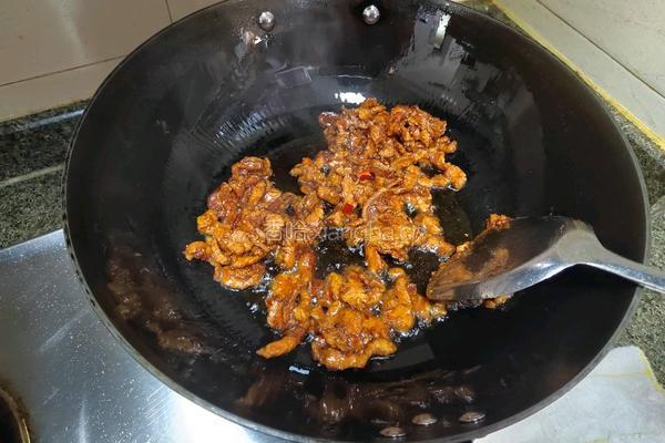 蒜薹炒肉炒鸭蛋的做法图解7
