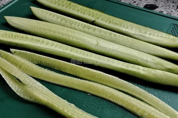 凉拌瓜条的做法图解2