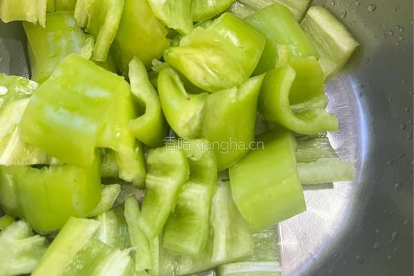 青椒炒鲜虾的做法图解2