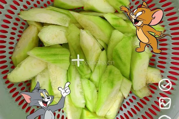 丝瓜肉番茄汤的做法图解1