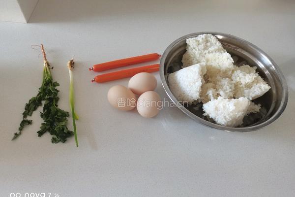 鸡蛋火腿炒饭的做法图解1