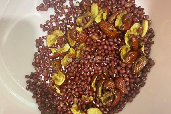 红豆奶茶?的做法图解1