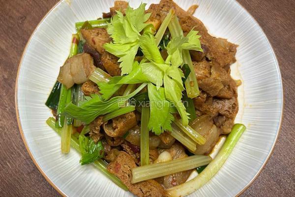 五花肉炒豆干