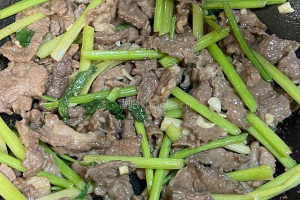 芹菜炒牛肉的做法图解7